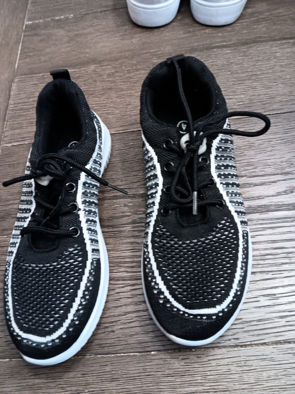 Girls Size 4, Black and White Knit Lace-Up Sneakers